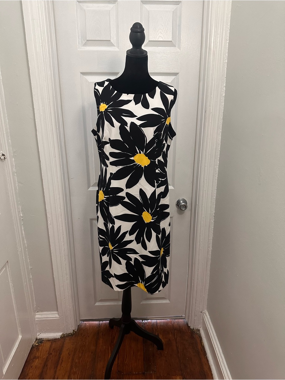 Ronni Nicole Black & White Floral Shift Dress with Yellow Centers